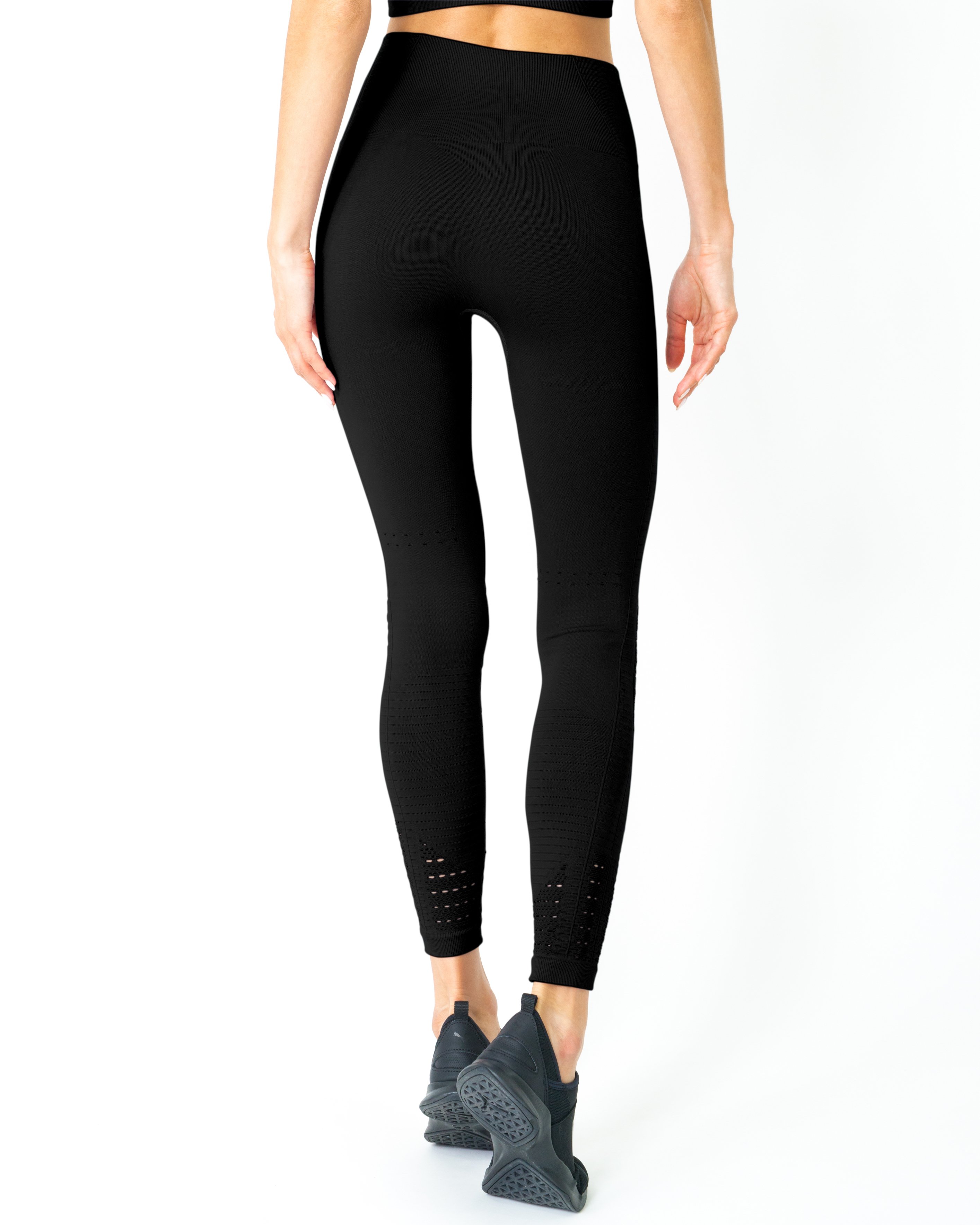 Elevate Your Workout Style with Mesh Seamless Legging With Ribbing Detail - Black