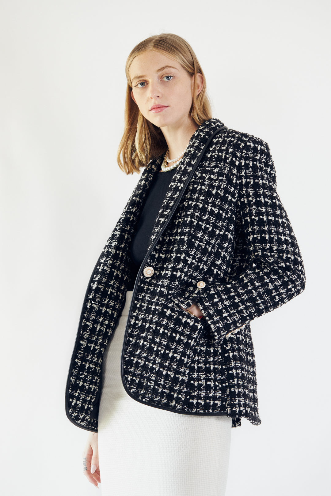  Power Woman - Black & White Tweed Checkers Jacket: Embrace Classic Sophistication with Le Réussi