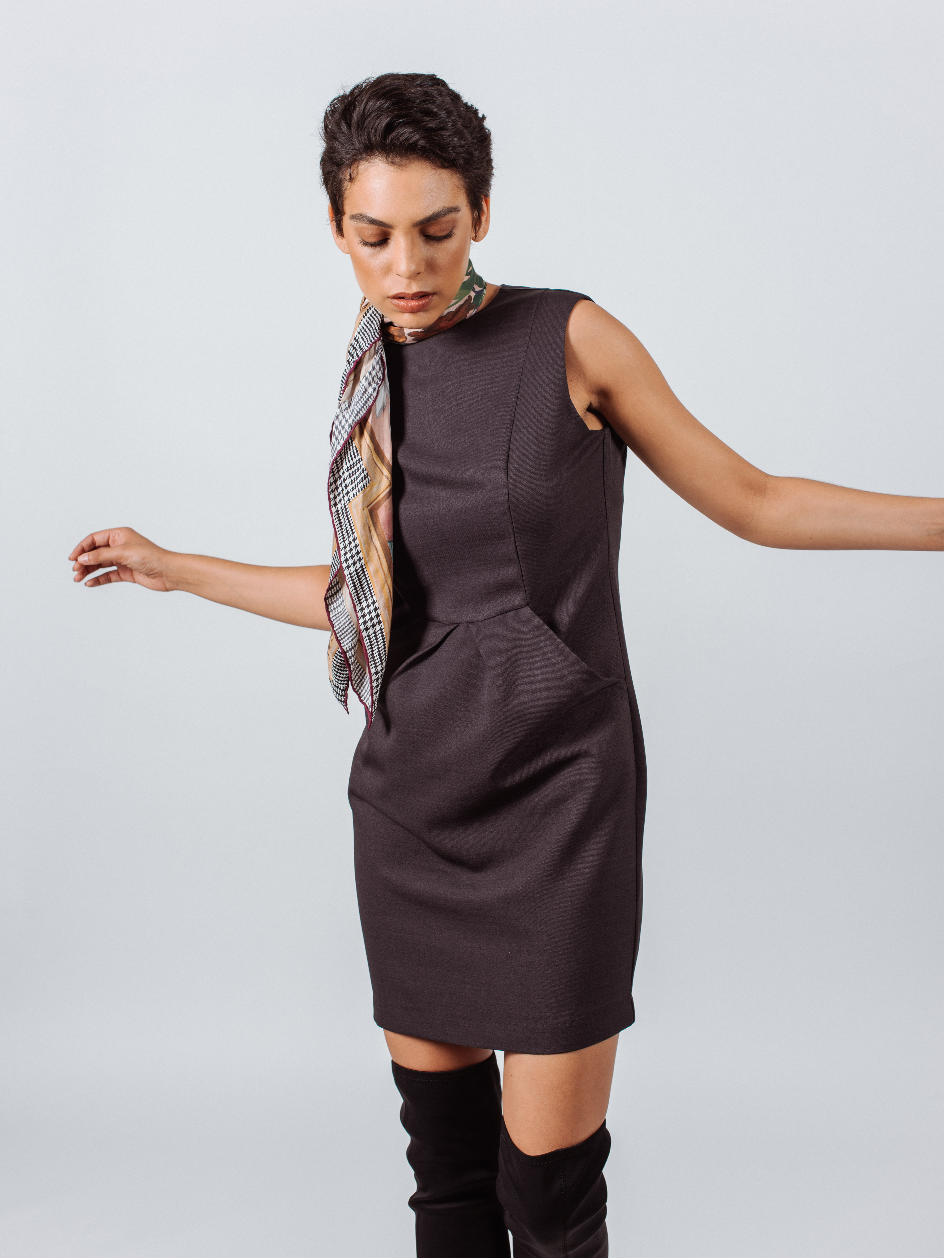 Italian Wool Dress Pleated With Pockets - Embrace Timeless Elegance by Le Réussi
